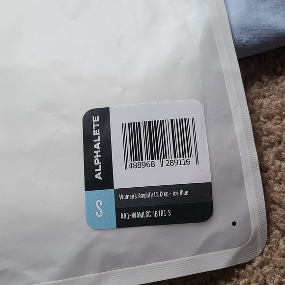 ALPHALETE AMPLIFY long sleeve crop top. ICE blue. - Picture 4 of 4